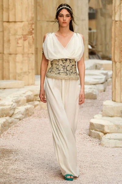 Look 84